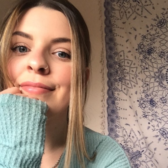 Meet your Posher, Laura - Picture 1 of 1